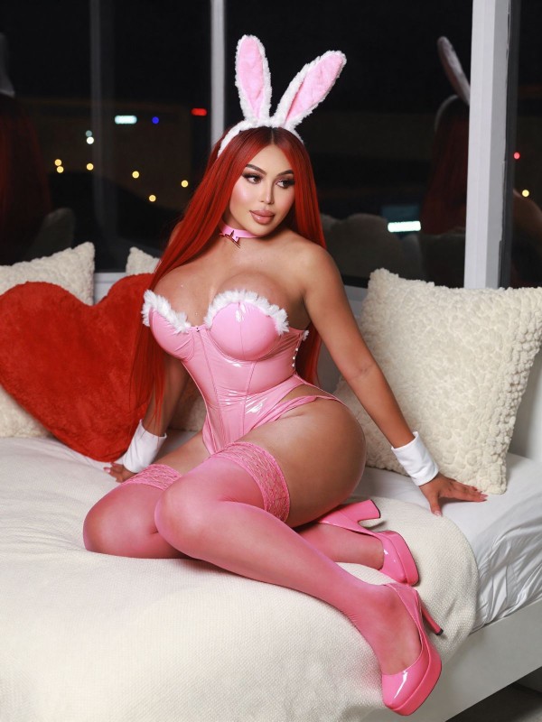 CHICA ATRACTIVA EXOTICA LATINA DE CURVAS DE INFARTO