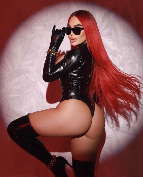CHICA ATRACTIVA EXOTICA LATINA DE CURVAS DE INFARTO