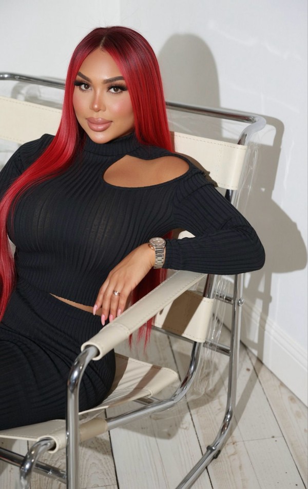 CHICA ATRACTIVA EXOTICA LATINA DE CURVAS DE INFARTO