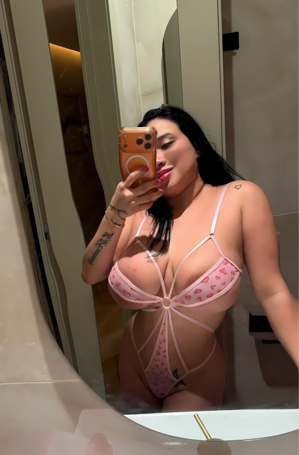IMPRESIONANTE COLOMBIANA MUY TENTADORA Y MORBOSA..!!!