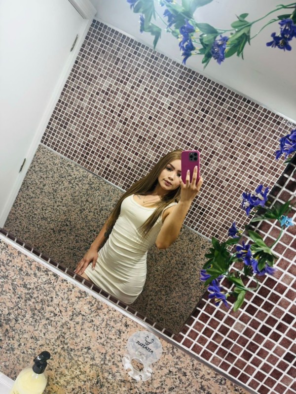 Hermosa y auténtica jovencita en Madrid