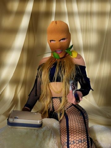 HERMOSA CHICA TRANS MORBOSA LECHERA RECIÉN LLEGADA