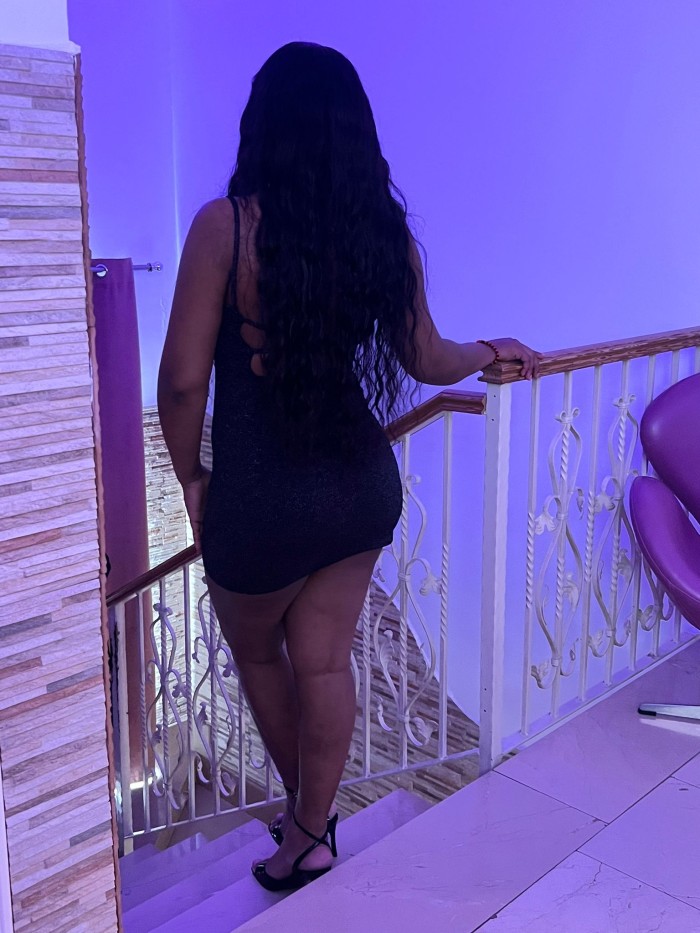 JOVEN LATINA EN MIJAS