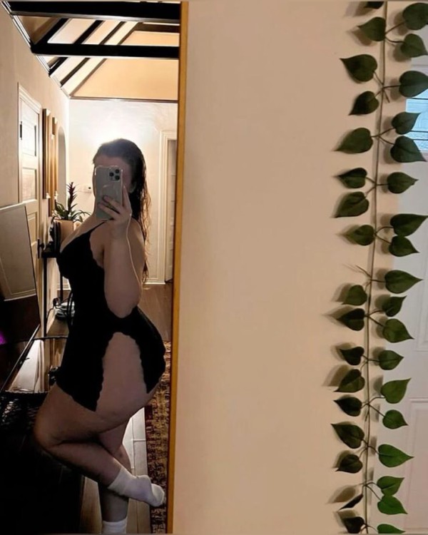 LATINA CACHONDA TETONA ESCORT
