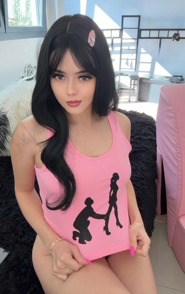 DIOSA DIVANA busca esclavos para su Corte