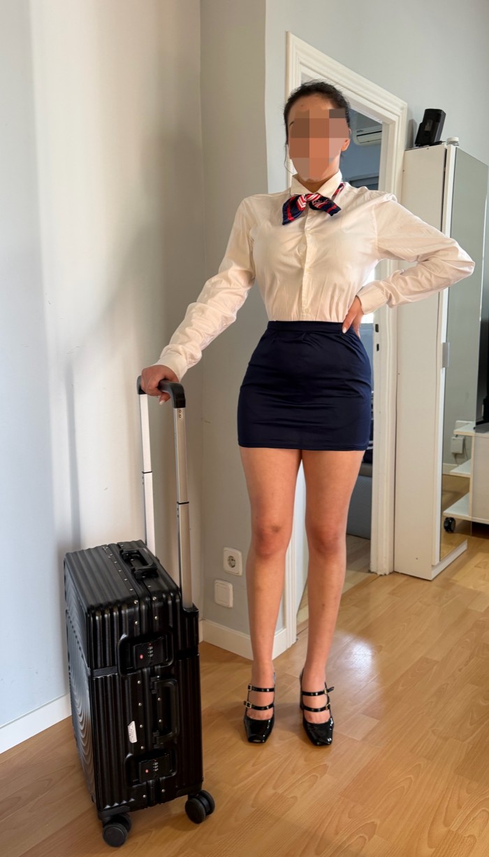 ESTUDIANTE DE AZAFATA DE VUELO REAL