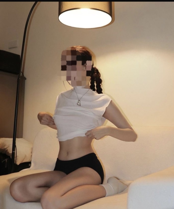 JOVENCITA VIP NAOMI ARDIENTE Y SENSUAL