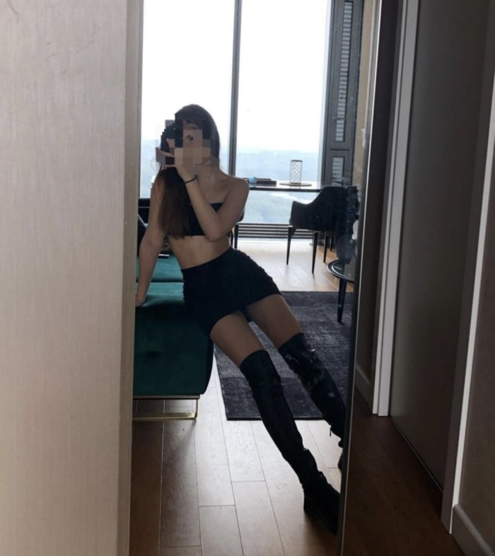 JOVENCITA VIP NAOMI ARDIENTE Y SENSUAL