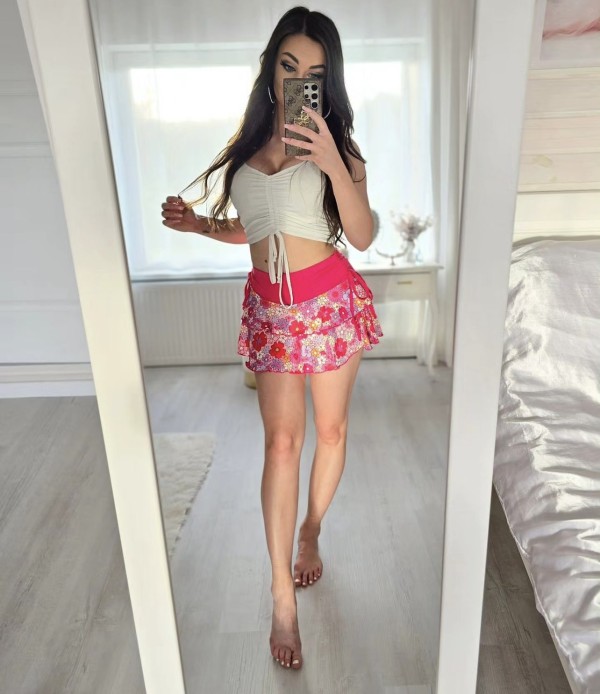 Veronika una belleza que quema