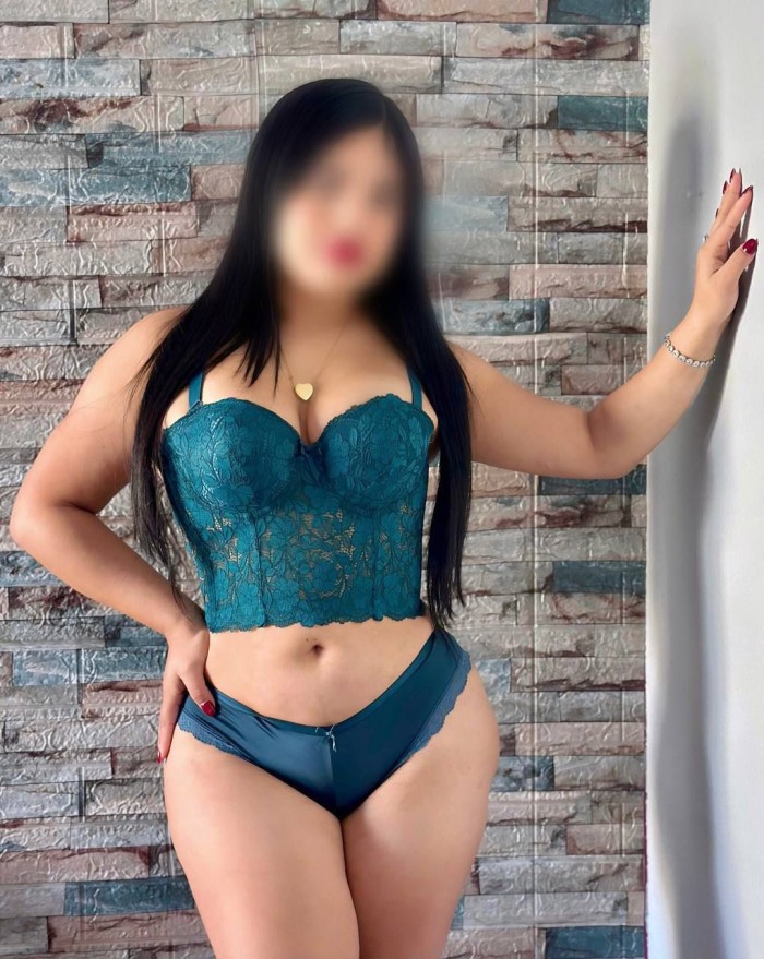 CARIÑOSA Y TIERNA PELINEGRA
