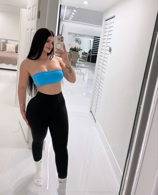 CHICA ENCANTADORA EN OURENSE DE PASO