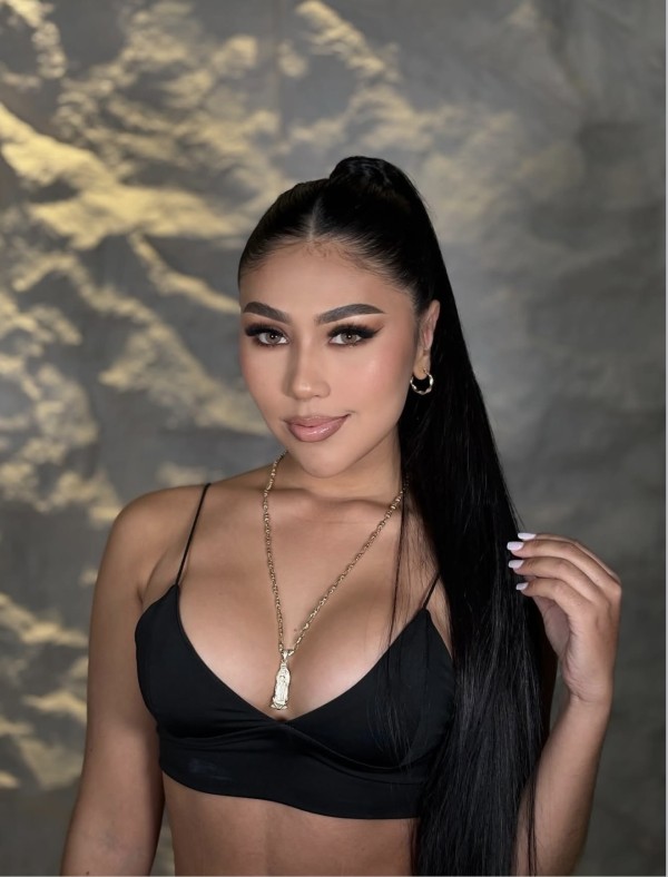 Hermosa modelo angelical y preciosa