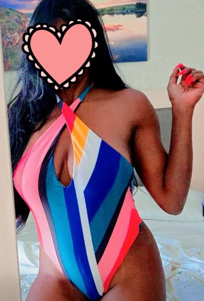 Los cristianos cubana italiana y mulatita fiestera