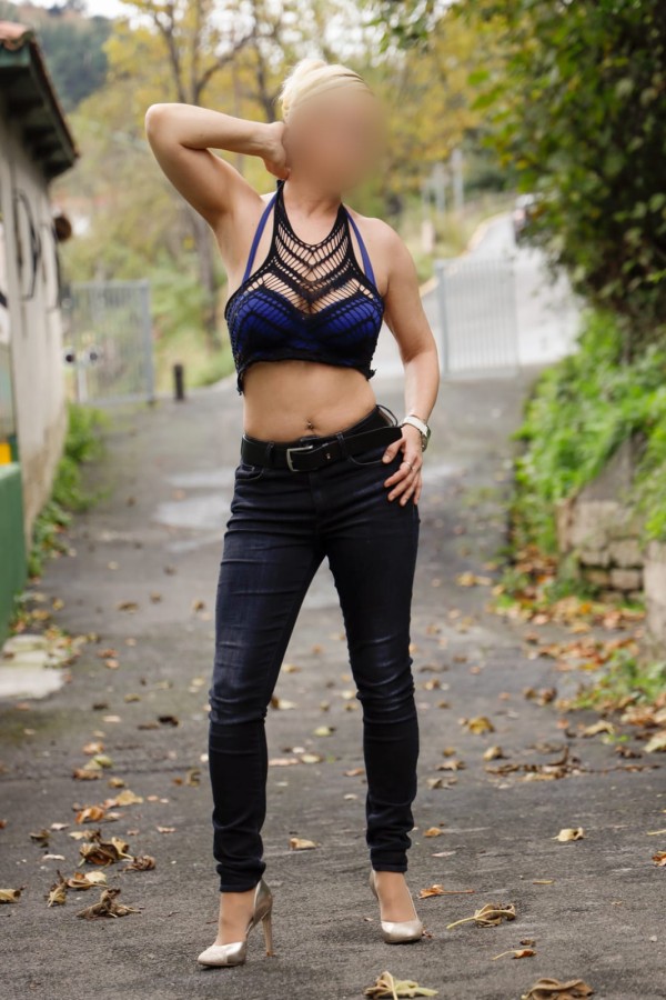 MORBOSA ELEGANTE CHICA CHECA DISPUESTA A PASARLO BIEN