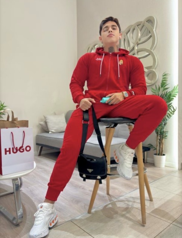 NOVEDAD ELEGANTE HOMBRE ESCORT COLOMBIANO EN IBIZa