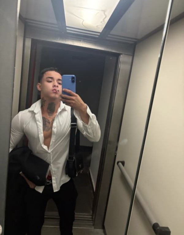 NOVEDAD ELEGANTE HOMBRE ESCORT COLOMBIANO EN IBIZa