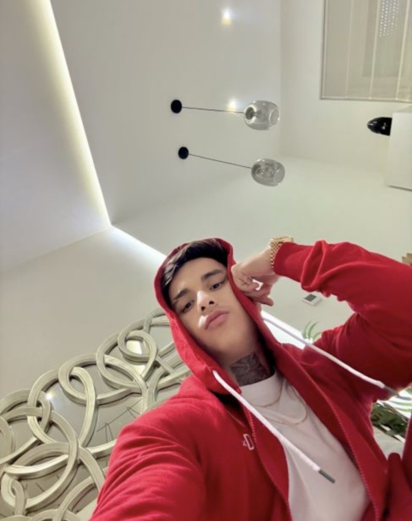 NOVEDAD ELEGANTE HOMBRE ESCORT COLOMBIANO EN IBIZa