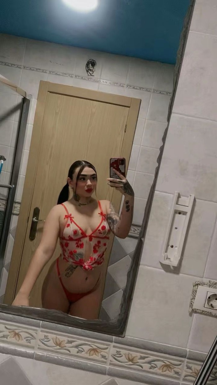 CHICA CON COÑO MUY MOJADITO