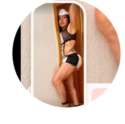 Susan madurita complaciente en la cama