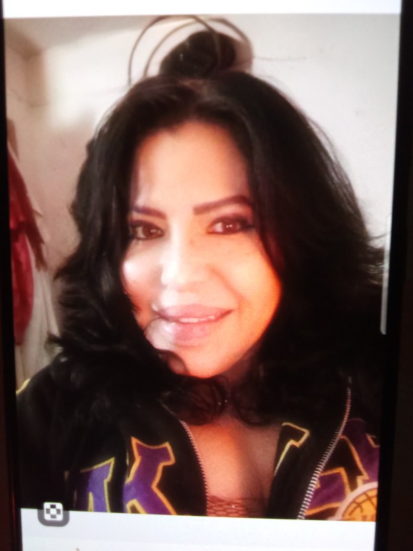 Susan madurita complaciente en la cama