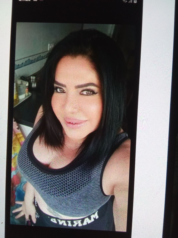 Mujer madurita ardiente y jugosa con buenas tetas.