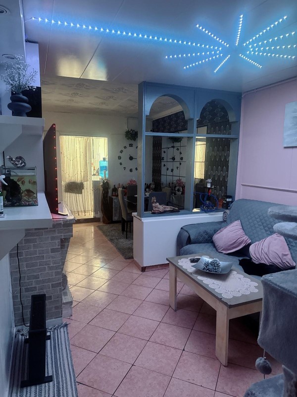 PLAZAS EN PISO PARA CHICAS DE COMPAÑÍA, SCORT
