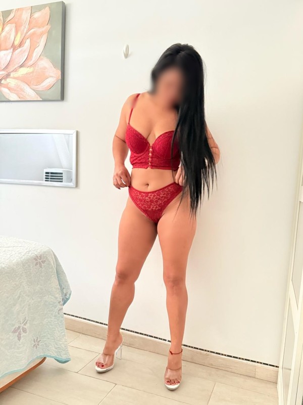 MUÑEQUITA DELICIOSA CON GANAS DE DISFRUTAR