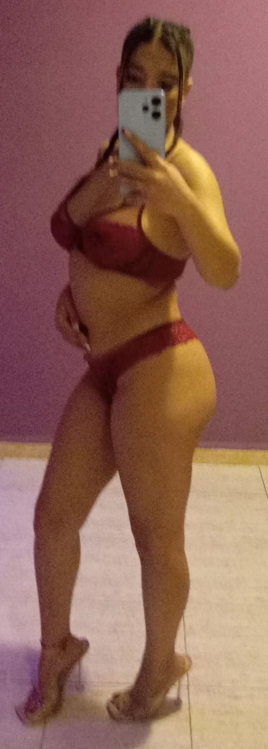 Sali,Latina, fiestera en Málaga Capital.