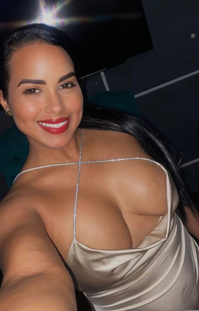 POR IBIZA CENTRO – VENEZOLANA DE LUJO TRAVIESA Y ARDIENTE