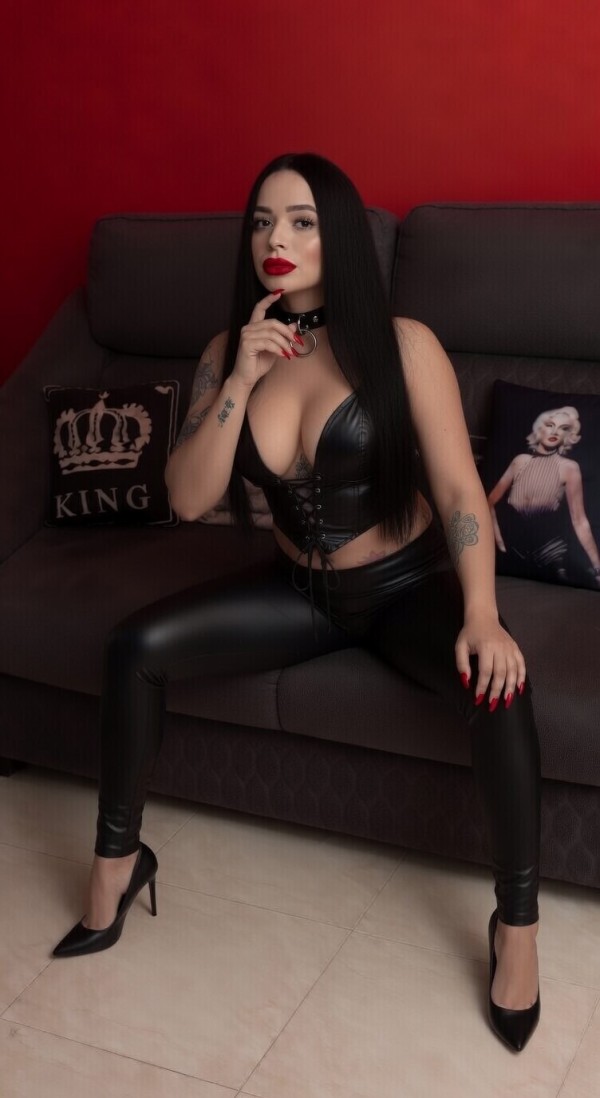 Pomba Gira Chica Trans fiestera Desponible en Reus