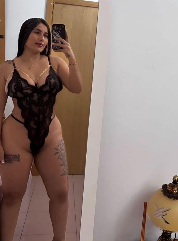KAROL JOVEN LATINA FIESTERA 24H