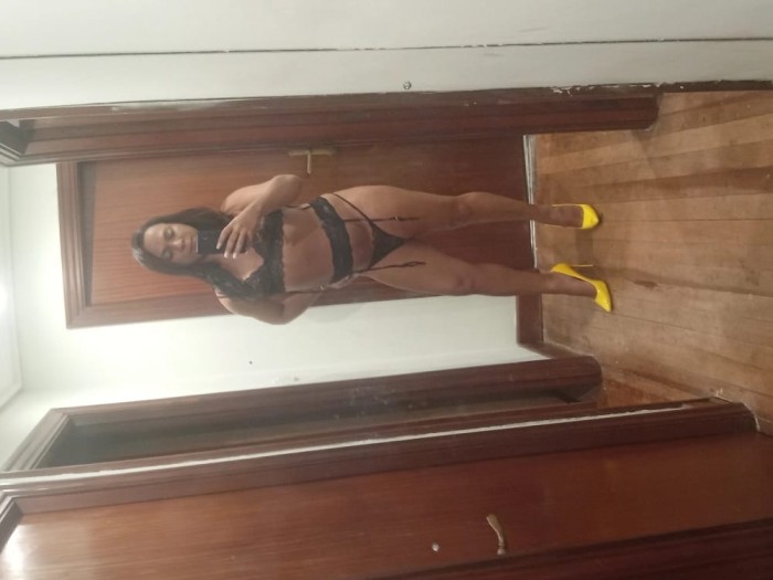 Llegó aquí Mirella ferraz pollona versátil