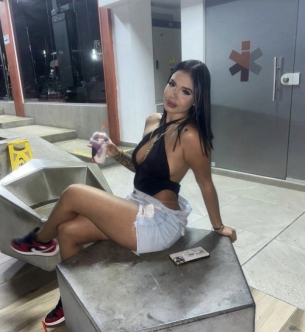 CACHONDA GARGANTA PROFUNDA FIESTERA AL 100