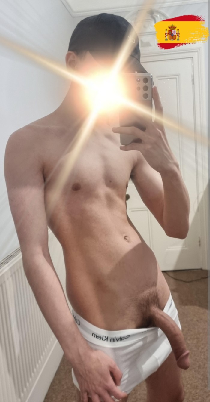 Joven, discreto y adictivo Chico joven de