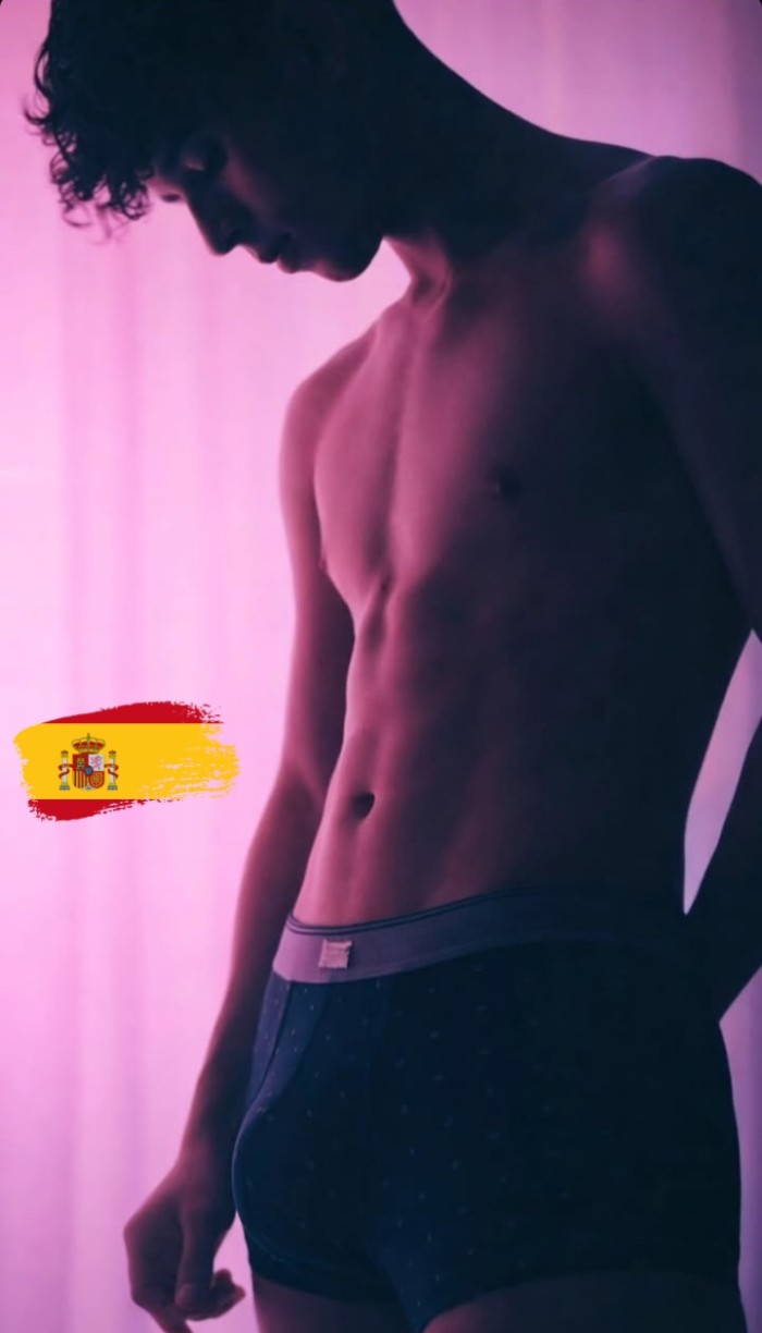 Joven, discreto y adictivo Chico joven de