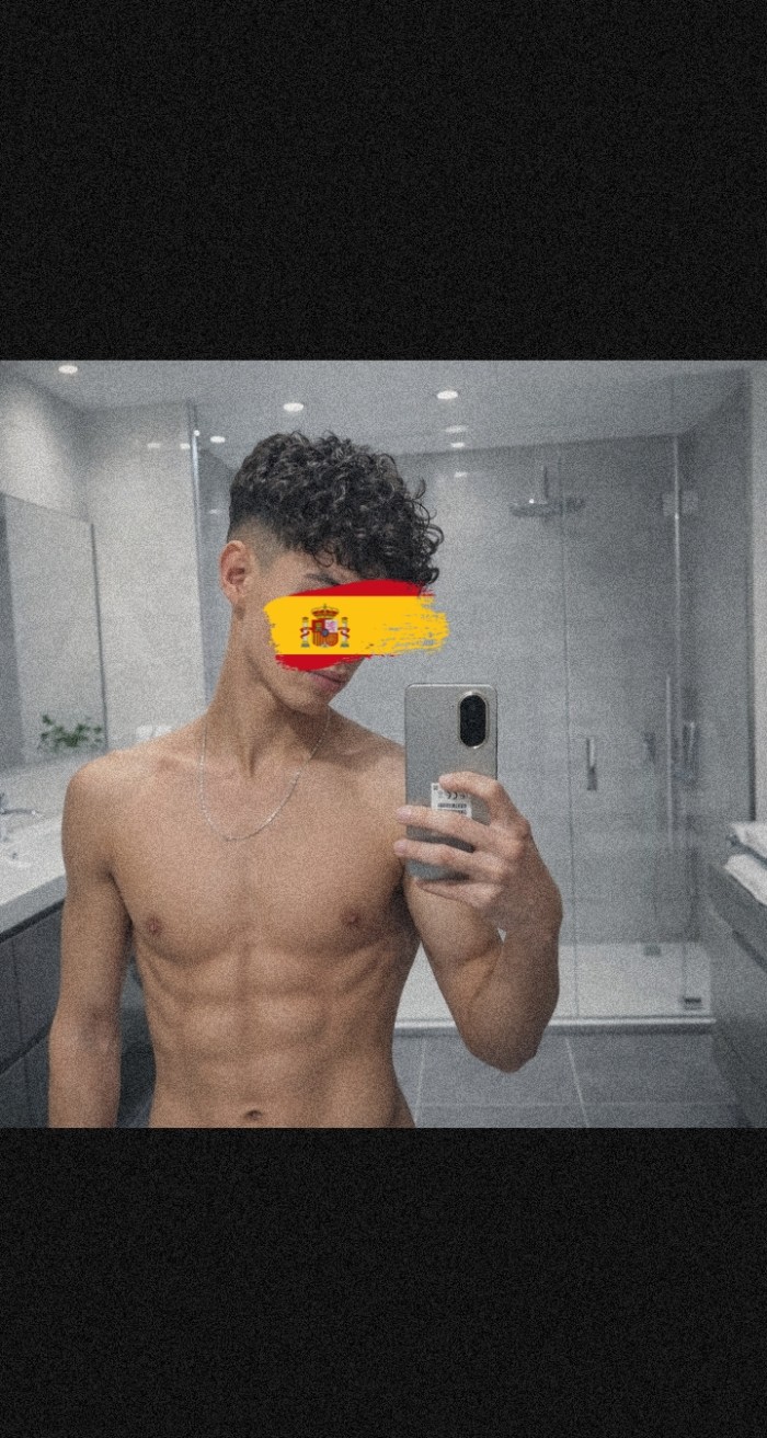 Joven, discreto y adictivo  Chico joven de
