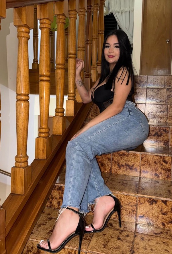 Latina joven cariñosa pocos dias