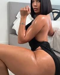 se precisa mujer acompañante