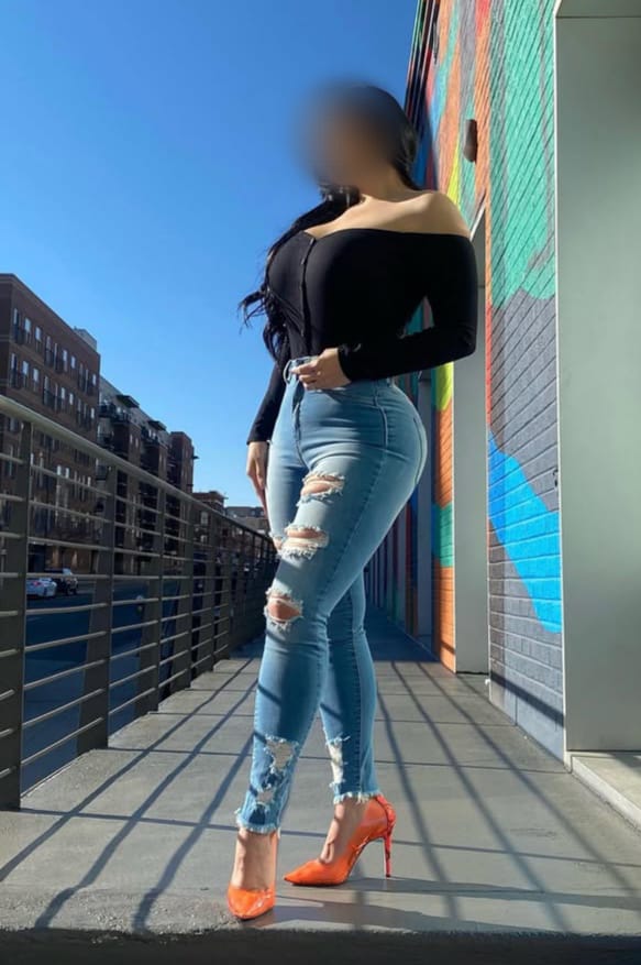 ANGIE ARDIENTE COMPLACIENTE SENSUAL SEXI CARIÑOSA