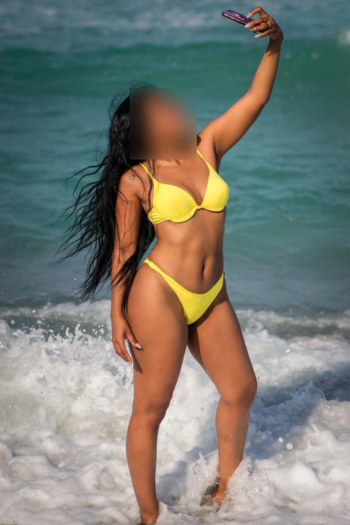 COMPLACIENTE MORENA TE ESPERA EN GANDIA PLAYA
