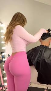 ayuda generosa a latina curvilinea