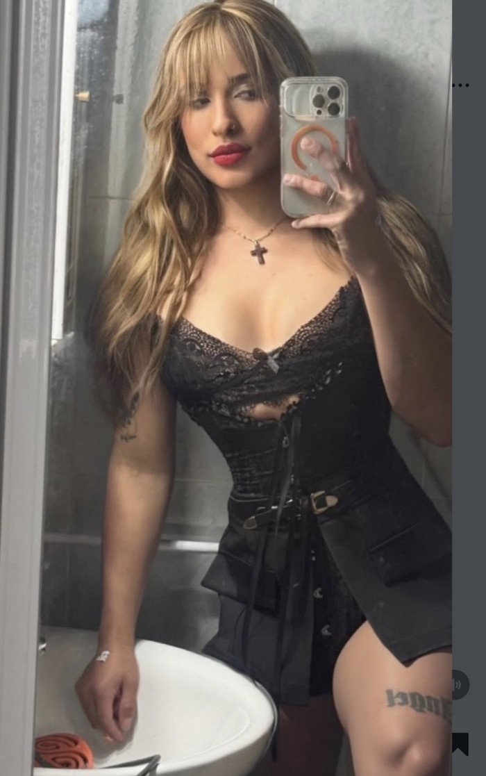 Jovencita trans brasileña