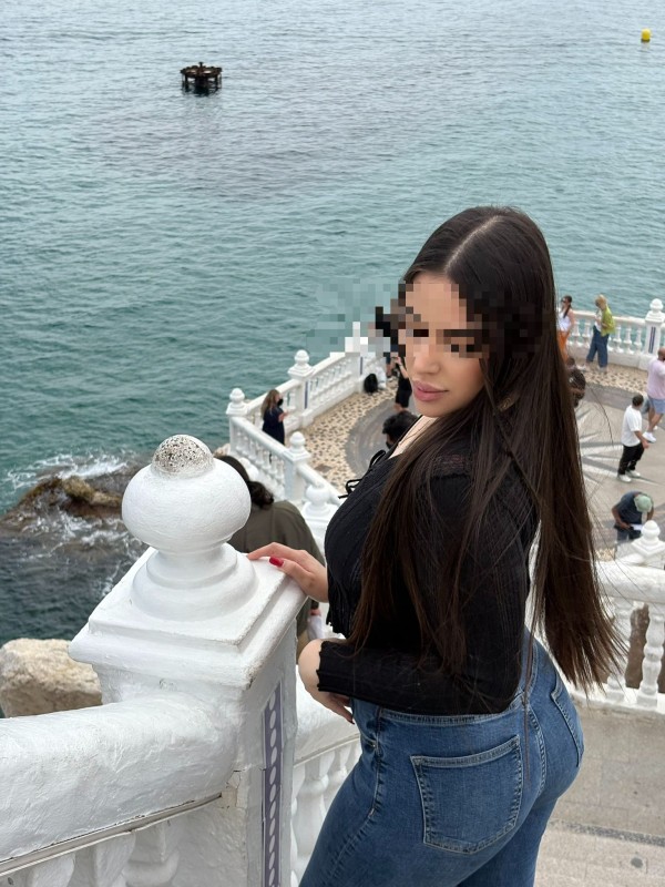 SOFIA DE REGRESO EN BENIDORM SUPER IMPLICADA