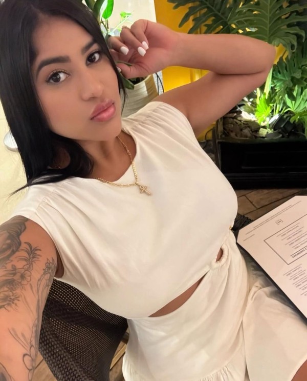 HERMOSA MODELO DE LUJO