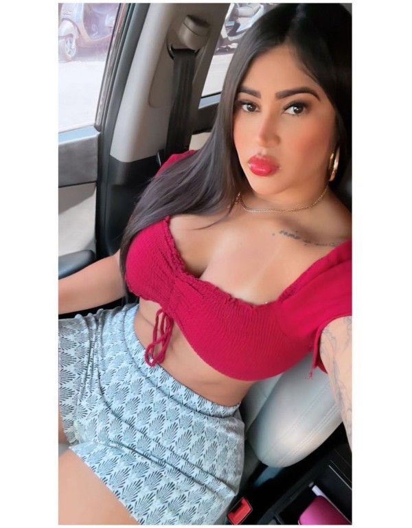 HERMOSA MODELO DE LUJO