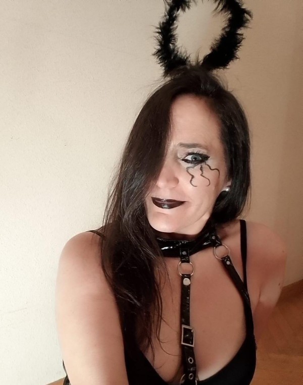 ESPAÑOLA. FIESTERA, MORBO, CACHONDEO,  FIESTA