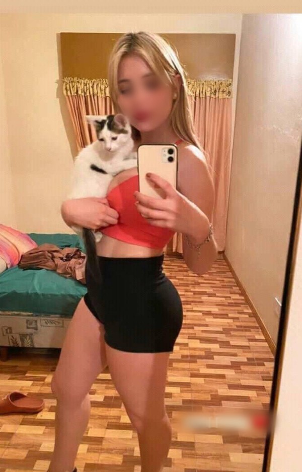 CHICA SOLTERA CON BUENAS CURBAS APASIONADA
