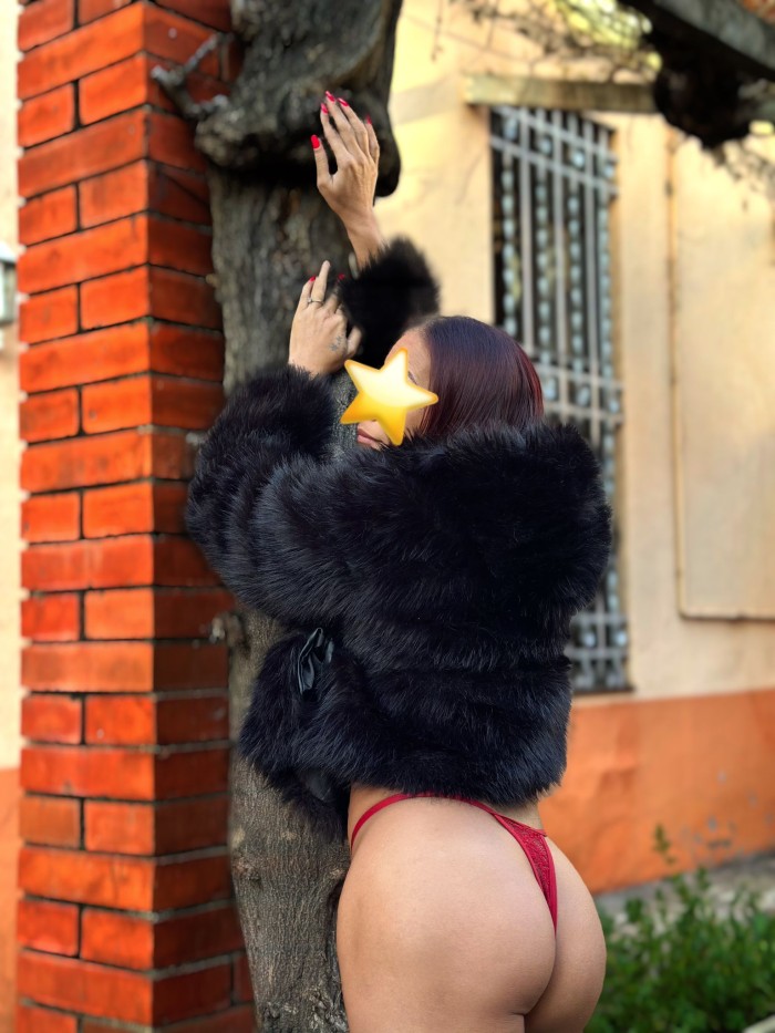 Luna putona delgada xoxito humedo