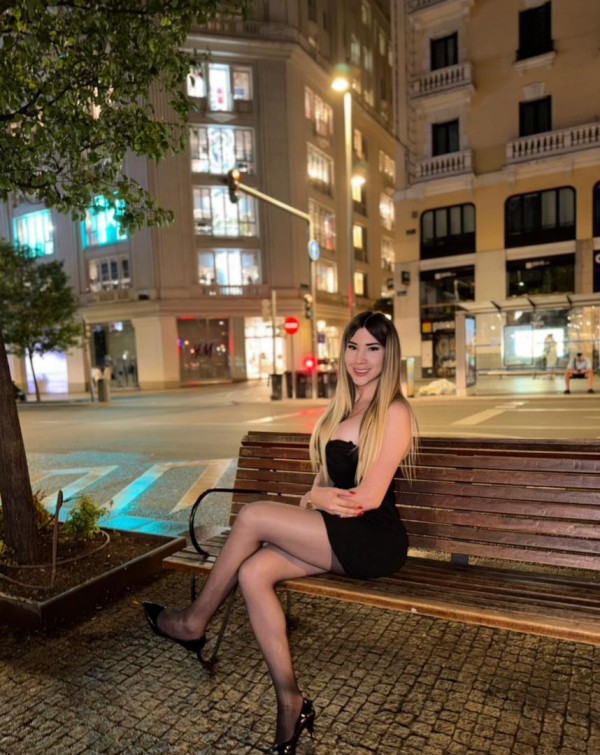 LOS CRISTIANOS, Rubia divina fiestera y MORBOSA