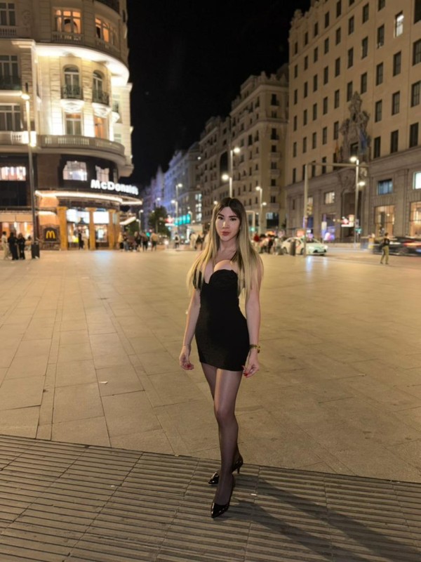 LOS CRISTIANOS, Rubia divina fiestera y MORBOSA